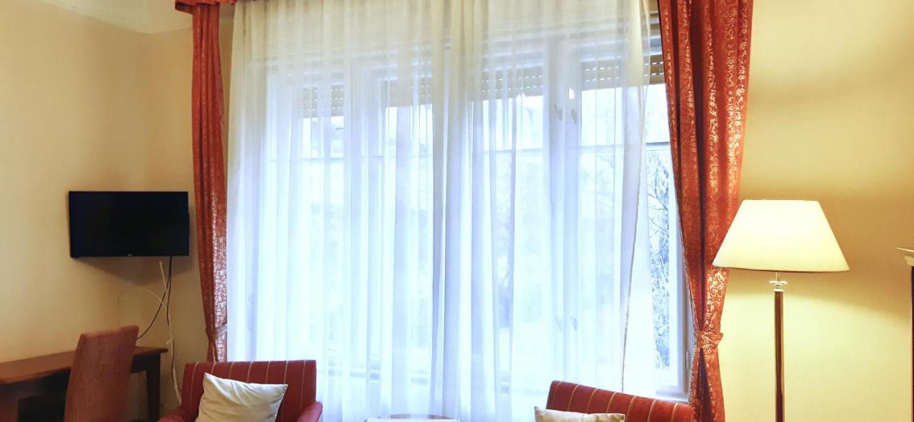 Swan Apartment Будапеща Екстериор снимка