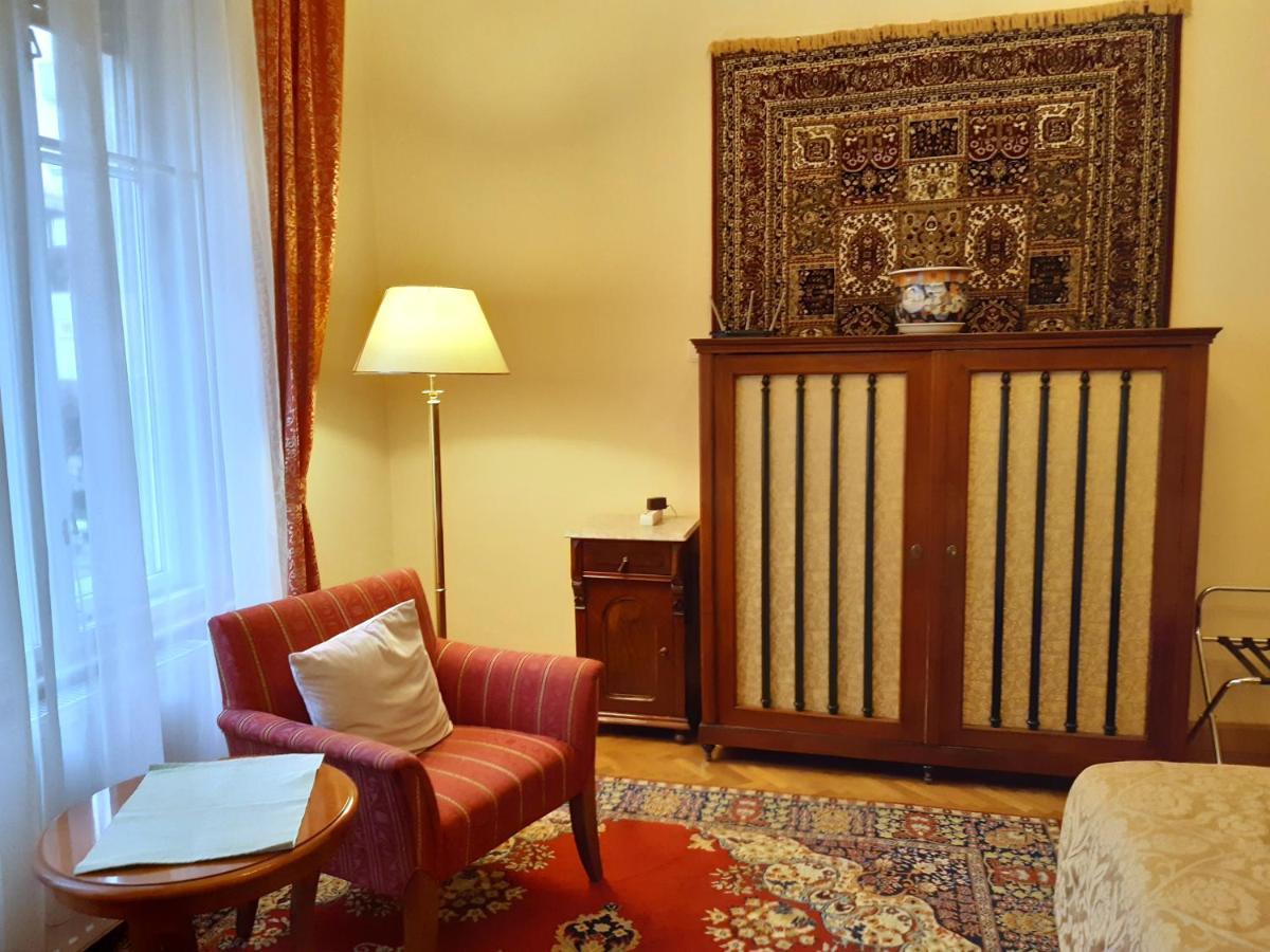 Swan Apartment Будапеща Екстериор снимка